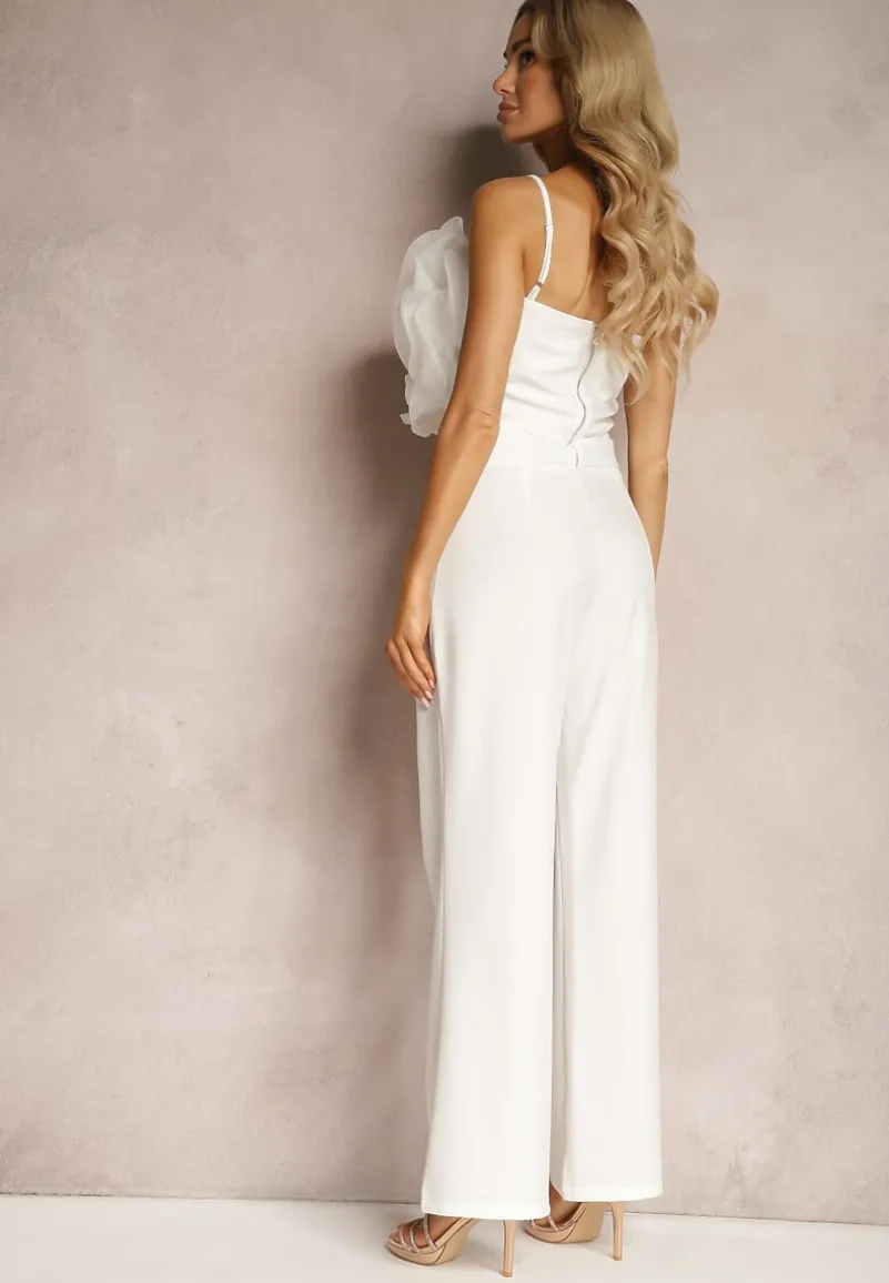 Biały Komplet Garniturowe Spodnie Top z Aplikacją 3D na Regulowanych Ramiączkach Grendlea