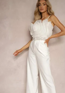 Biały Komplet Garniturowe Spodnie Top z Aplikacją 3D na Regulowanych Ramiączkach Grendlea