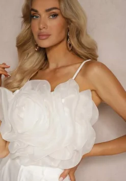 Biały Komplet Garniturowe Spodnie Top z Aplikacją 3D na Regulowanych Ramiączkach Grendlea