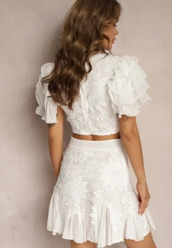 Biały Komplet Krótka Bluzka z Ozdobną Falbanką Spódnica o Rozkloszowanym Kroju Vikleian