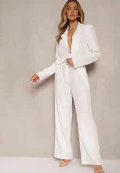 Biały Komplet o Garniturowym Kroju ze Spodniami i Marynarką z Broszką Ravkio