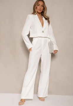 Biały Komplet o Garniturowym Kroju ze Spodniami i Marynarką z Broszką Ravkio