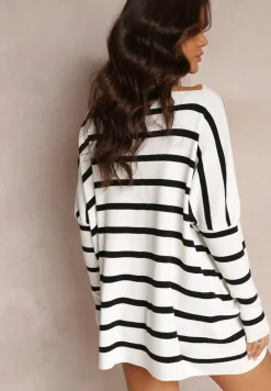 Biały Oversizowy Sweter z Rękawami o Fasonie Nietoperz i Wzorem w Paski Eistauma