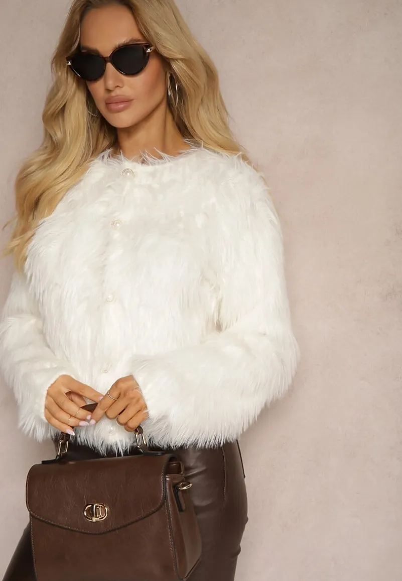 Biały Puchaty Kardigan Futrzany z Ozdobnymi Guziczkami Nelilla