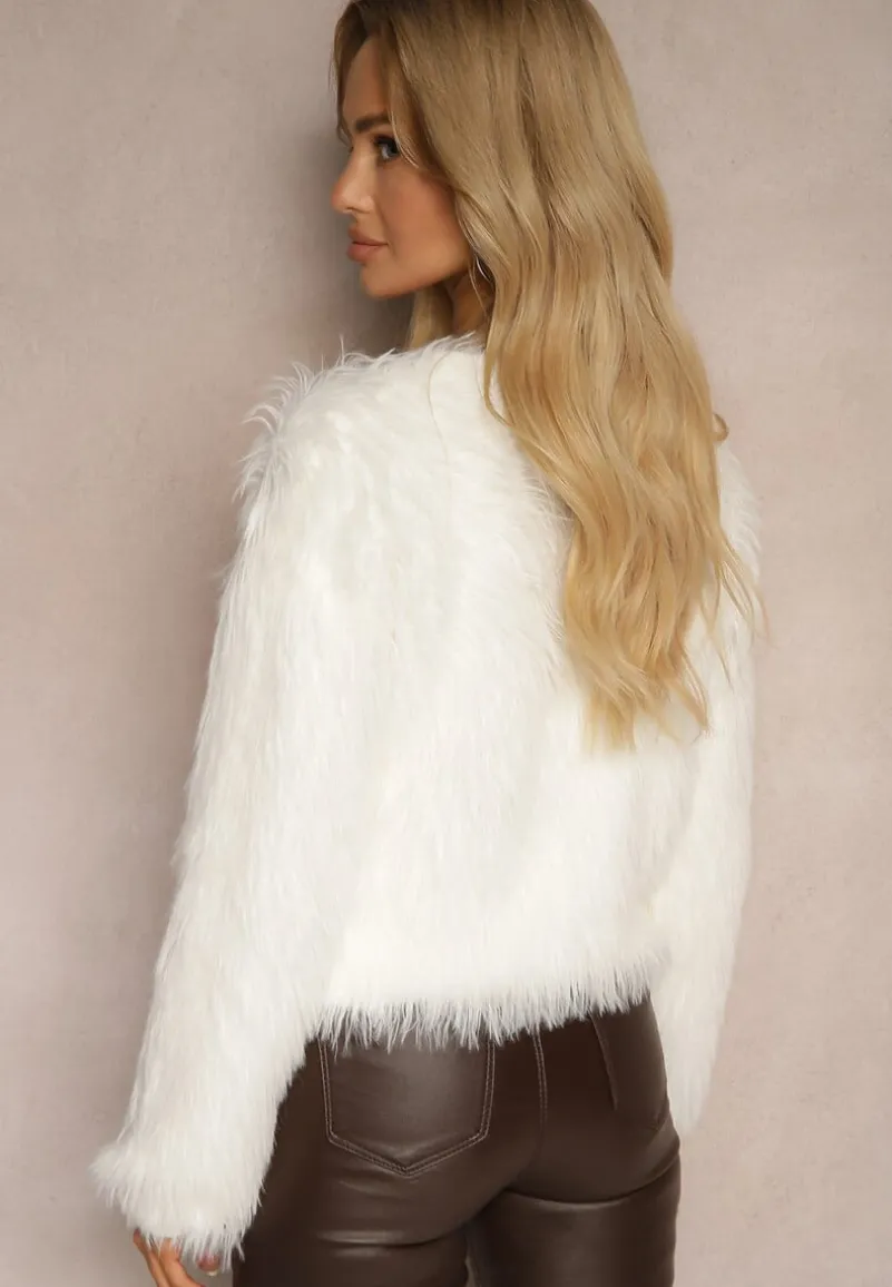 Biały Puchaty Kardigan Futrzany z Ozdobnymi Guziczkami Nelilla