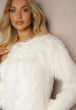 Biały Puchaty Kardigan Futrzany z Ozdobnymi Guziczkami Nelilla