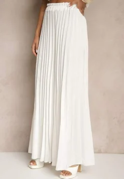 Biały Satynowy Komplet Bufiasta Bluzka Typu Hiszpanka i Spodnie z Plisami Mevisaura
