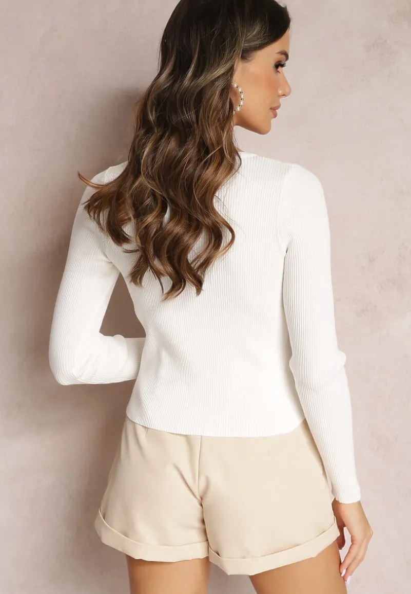 Biały Sweter z Cienkimi Łańcuszkami i Wycięciem z Przodu Daveah