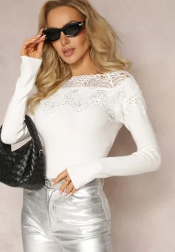 Biały Sweter z Cyrkoniami i Ażurową Koronką na Dekolcie i Ramionach Lexena