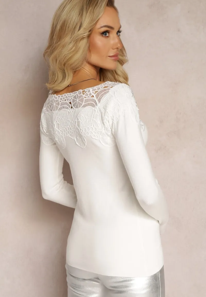 Biały Sweter z Cyrkoniami i Ażurową Koronką na Dekolcie i Ramionach Lexena