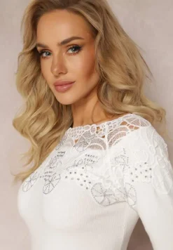 Biały Sweter z Cyrkoniami i Ażurową Koronką na Dekolcie i Ramionach Lexena