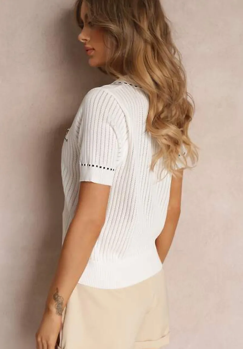 Biały Sweter z Kołnierzem i Ozdobnymi Guzikami Hollee