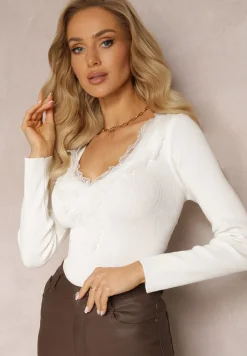 Biały Sweter z Koronkowym Dekoltem i Długimi Rękawami Zanithy