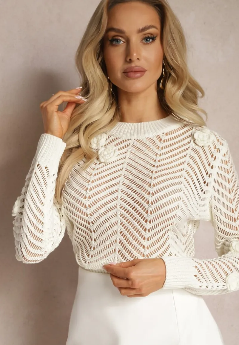 Biały Sweter z Naszytymi Kwiatami i Ażurowym Motywem Lindarsia