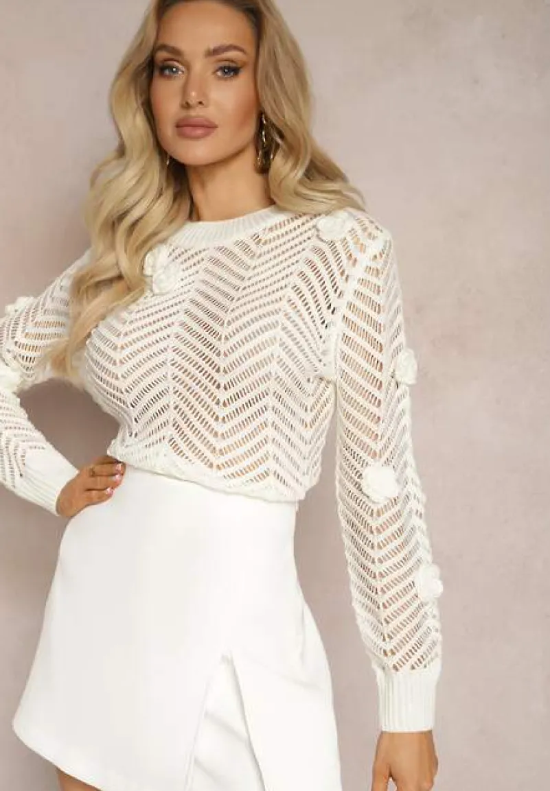 Biały Sweter z Naszytymi Kwiatami i Ażurowym Motywem Lindarsia