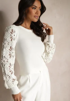 Biały Sweter z Wiskozą z Eleganckimi Rękawami w Ażurowy Wzór Nolvila