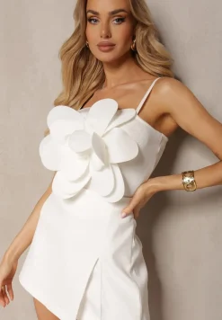 Biały Top z Dodatkiem Wiskozy na Ramiączkach z Regulacją Ozdobiony Kwiatową Aplikacją Vienara