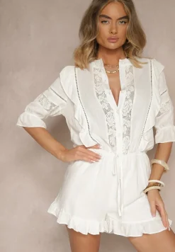 Biały Wiskozowy Kombinezon z Lnem w Rustykalnym Stylu z Koronką i Falbanami Linulia