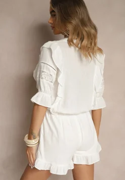 Biały Wiskozowy Kombinezon z Lnem w Rustykalnym Stylu z Koronką i Falbanami Linulia