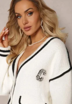 Biały Zapinany Kardigan z Wiskozy z Naszywką w Cyrkonie Eldarin