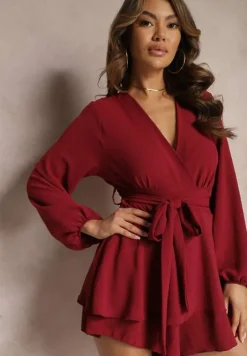 Bordowa Rozkloszowana Sukienka Kombinezon z Kopertowym Dekoltem i Falbanką Vomitta