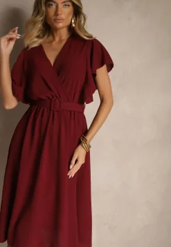 Bordowa Rozkloszowana Sukienka z Paskiem i Kopertowym Dekoltem Brinnea