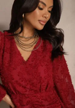 Bordowa Sukienka z Koronki o Taliowanym Fasonie z Kopertową Górą Nelabine