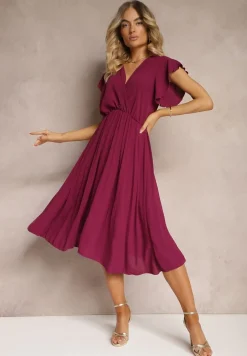 Bordowa Sukienka z Trójkątnym Dekoltem z Gumką w Pasie o Plisowanym Kroju Doetta