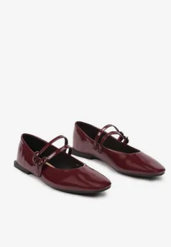 Bordowe Balerinki Płaskie Lakierowane z Paskami na Sprzączkę i Kwadratowym Noskiem Mailene