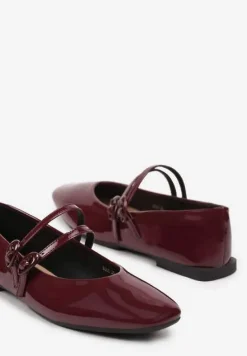Bordowe Balerinki Płaskie Lakierowane z Paskami na Sprzączkę i Kwadratowym Noskiem Mailene