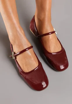 Bordowe Balerinki ze Wstawkami ze Skóry Naturalnej o Lakierowanym Połysku ze Sprzączką Alvitta