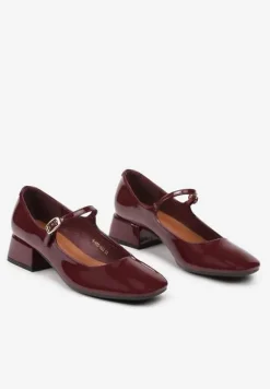 Bordowe Czółenka o Lakierowanym Połysku na Niskim Obcasie z Paskiem i Klamerką Karzina