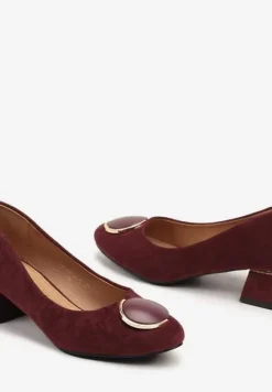 Bordowe Czółenka Vices z Wkładką z Naturalnej Skóry i Metalowymi Akcentami Jorinna