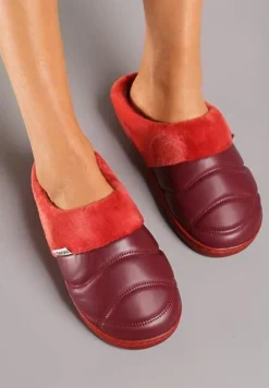 Bordowe Kapcie Vices na Płaskiej Podeszwie z Futerkiem i Pikowaniem Equaravia