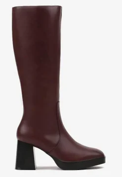 Bordowe Kozaki na Słupku z Lekkim Ociepleniem Ansilaria