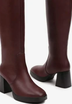 Bordowe Kozaki na Słupku z Lekkim Ociepleniem Ansilaria