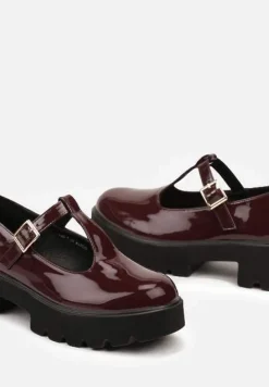 Bordowe Lakierowane Półbuty na Platformie Wykończone Paskiem i Sprzączką Velariela