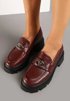 Bordowe Mokasyny na Platformie Ozdobione Klamrą Kikilla