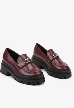 Bordowe Mokasyny na Platformie Ozdobione Klamrą Kikilla