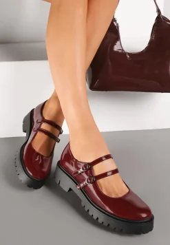 Bordowe Półbuty Lakierowane na Platformie Ozdobione Sprzączkami Nevauna