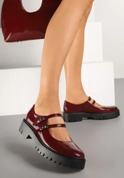 Bordowe Półbuty Lakierowane na Platformie Ozdobione Sprzączkami Nevauna