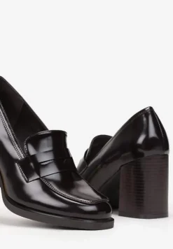 Bordowe Półbuty na Wysokim Słupku z Okrągłym Noskiem i Przeszyciami Adenor