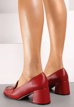 Bordowe Półbuty w Stylu Mokasynów na Obcasie z Metalowym Zdobieniem Kaithra