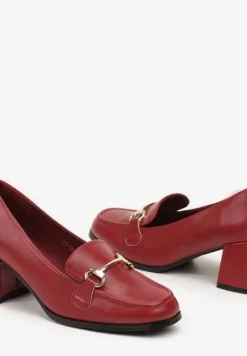 Bordowe Półbuty w Stylu Mokasynów na Obcasie z Metalowym Zdobieniem Kaithra