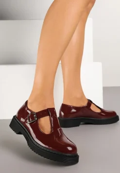 Bordowe Retro Półbuty z Lakierowanym Połyskiem Zapinane na Klamerkę Vortelia