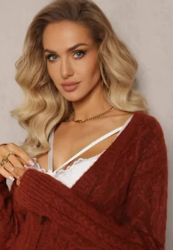 Bordowy Zapinany Kardigan z Trójkątnym Dekoltem i Warkoczykowy Splot Juessa