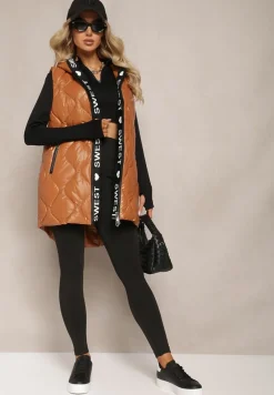 Brązowa Długa Kamizelka z Ozdobnym Pikowaniem i Kapturem Taneli