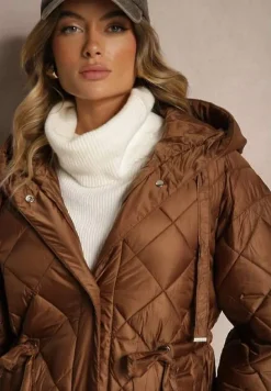 Brązowa Długa Kurtka z Kapturem i Paskiem w Talii Zdobiona Pikowanymi Przeszyciami Nikilya