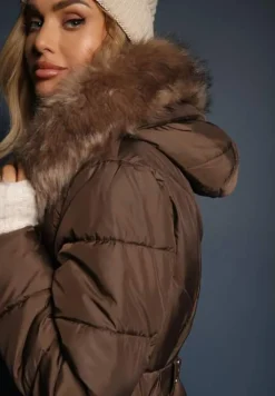 Brązowa Długa Pikowana Kurtka w Stylu Parki z Troczkiem w Pasie i Sztucznym Futerkiem Abelasa