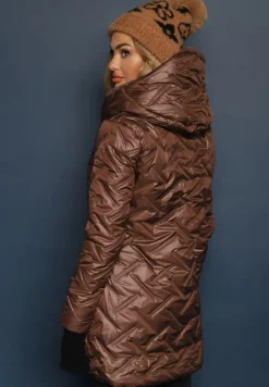 Brązowa Kurtka Mocno Ocieplona z Kapturem i Pikowanymi Przeszyciami Cenirina
